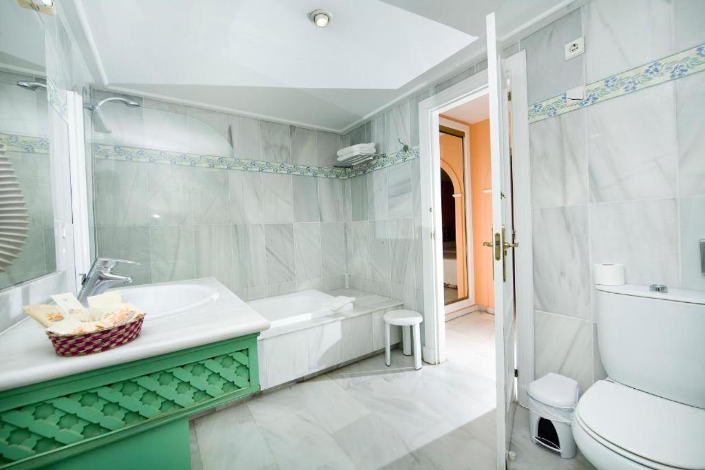 One-Bedroom Apartment Spa