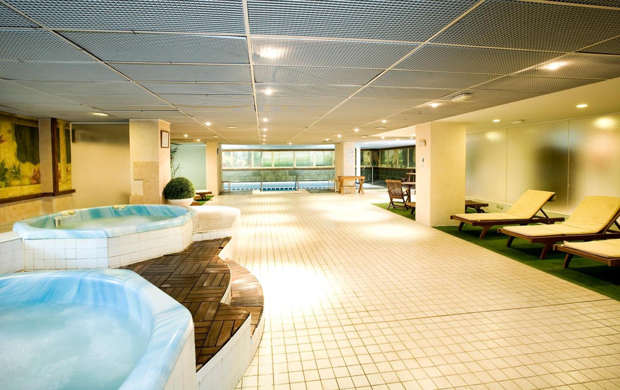 One-Bedroom Apartment Spa